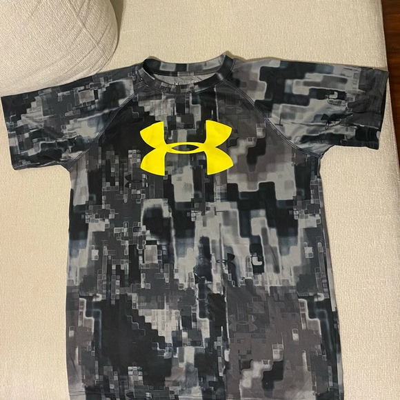 Under Armour Other - Armour Youth Shirt Large